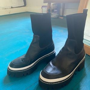 Great condition slip on boot!